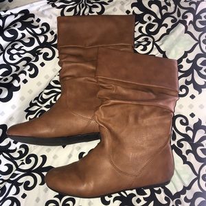 Women’s brown boots